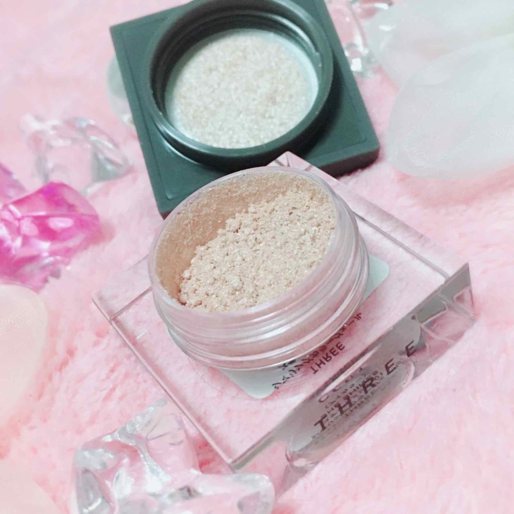 シマリングカラーヴェール ステートメント/THREE/単色アイシャドウを使ったクチコミ(3枚目)