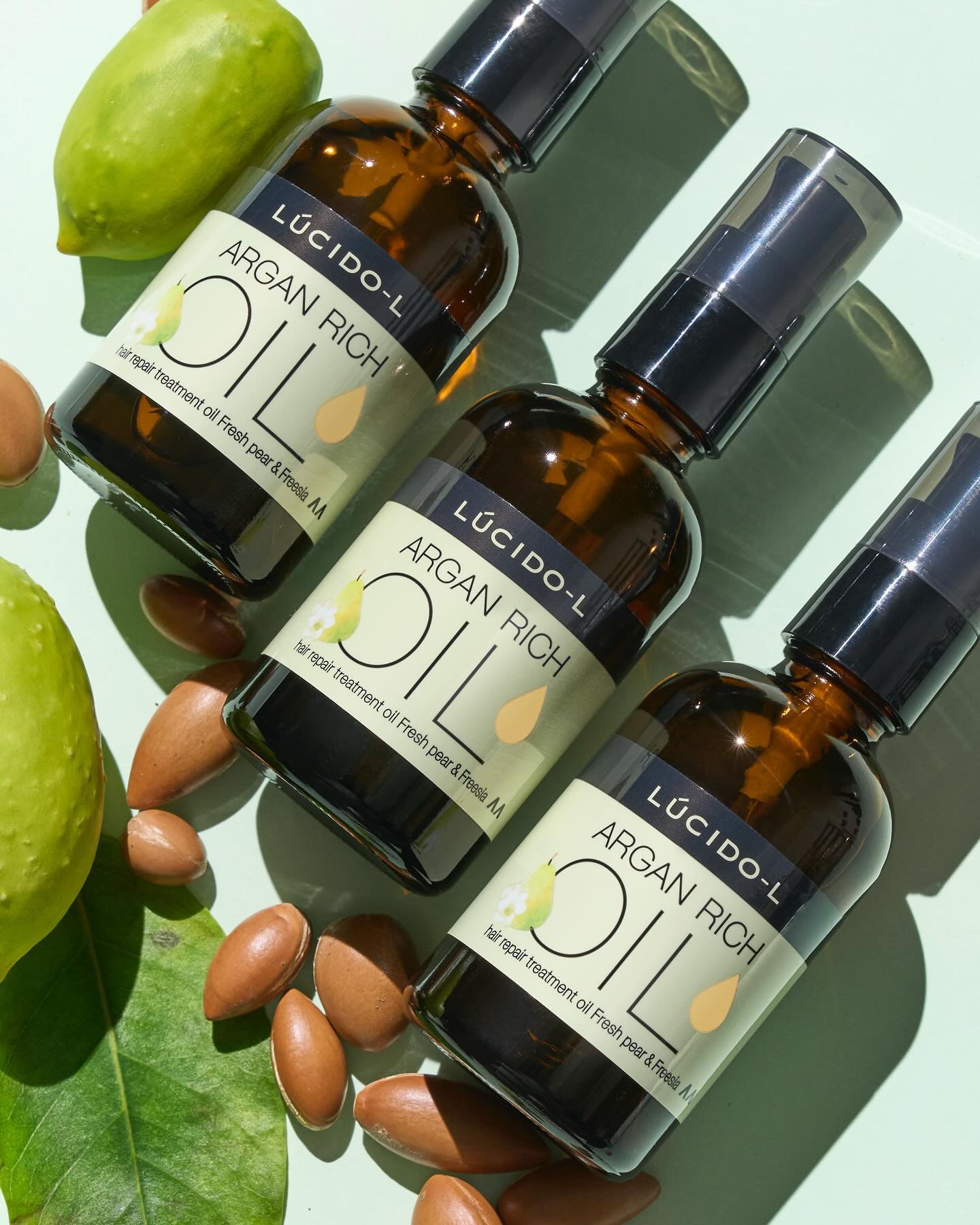 🤎ツルハドラッグ限定発売🤎
 
オイルトリートメントシリーズから
ツルハドラッグ限定
「フレッシュペアー＆フリージア」の香りが登場🍐
 
フルーティーな甘さと
みずみずしさが混在した透明感のある香り✩⡱
 
・・・・・・・・・・・・・