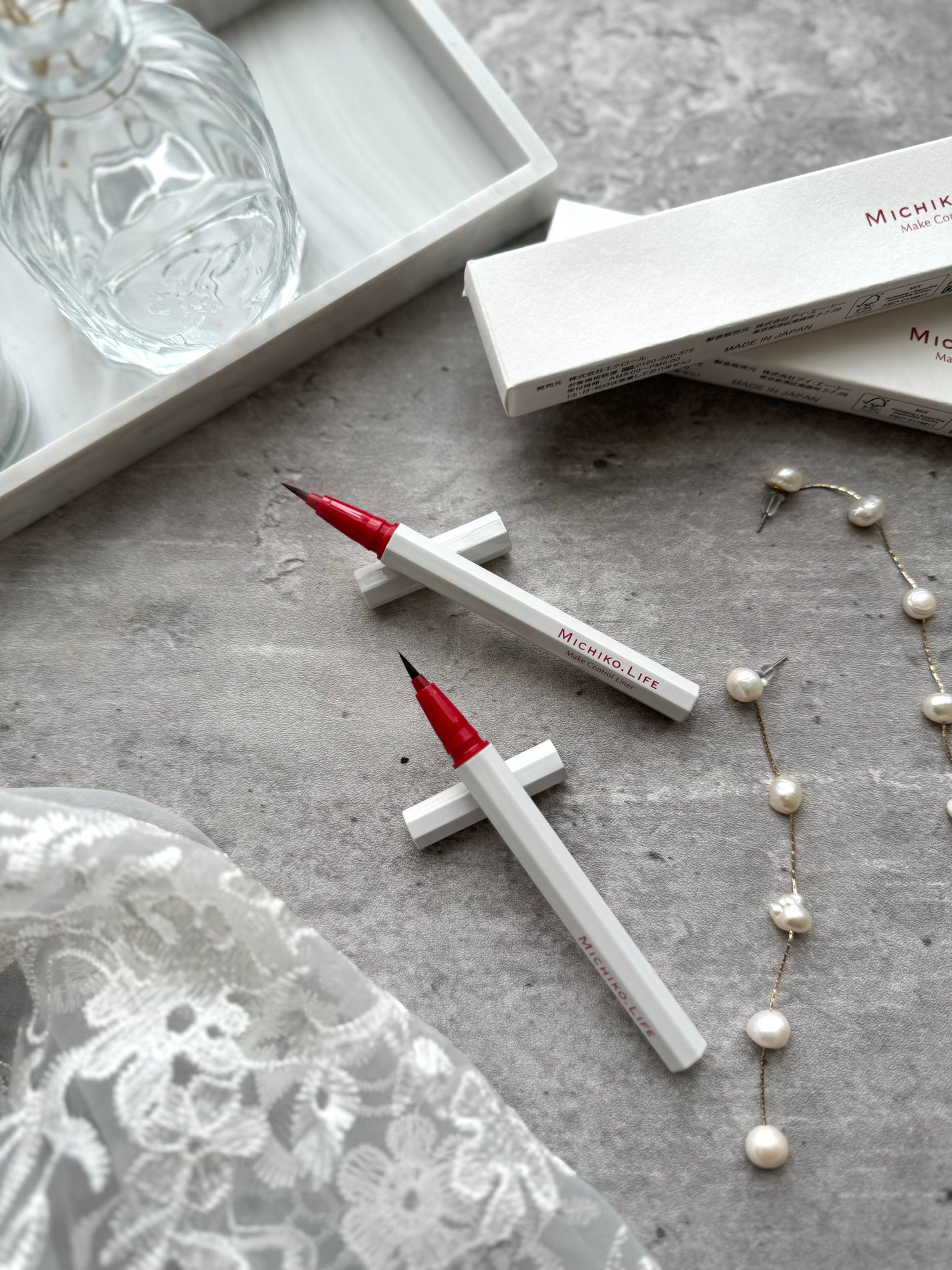 arisya08 on LIPS 「ヘア・メイクアップアーティストの藤原美智子がプロデューサーを務..」(2枚目)