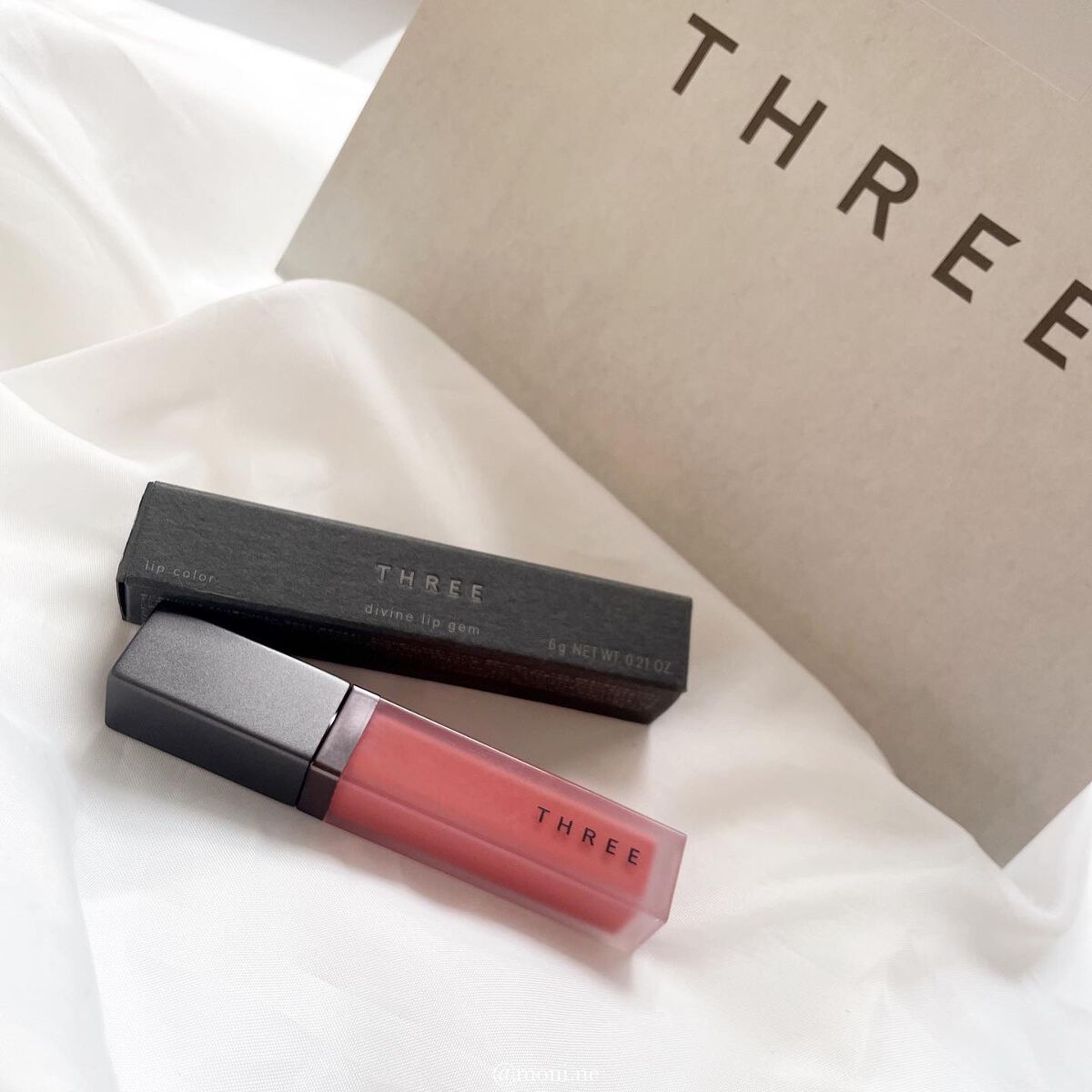 THREE ディヴァインリップジェム 04 KISS THE SKY/THREE/口紅を使ったクチコミ（1枚目）