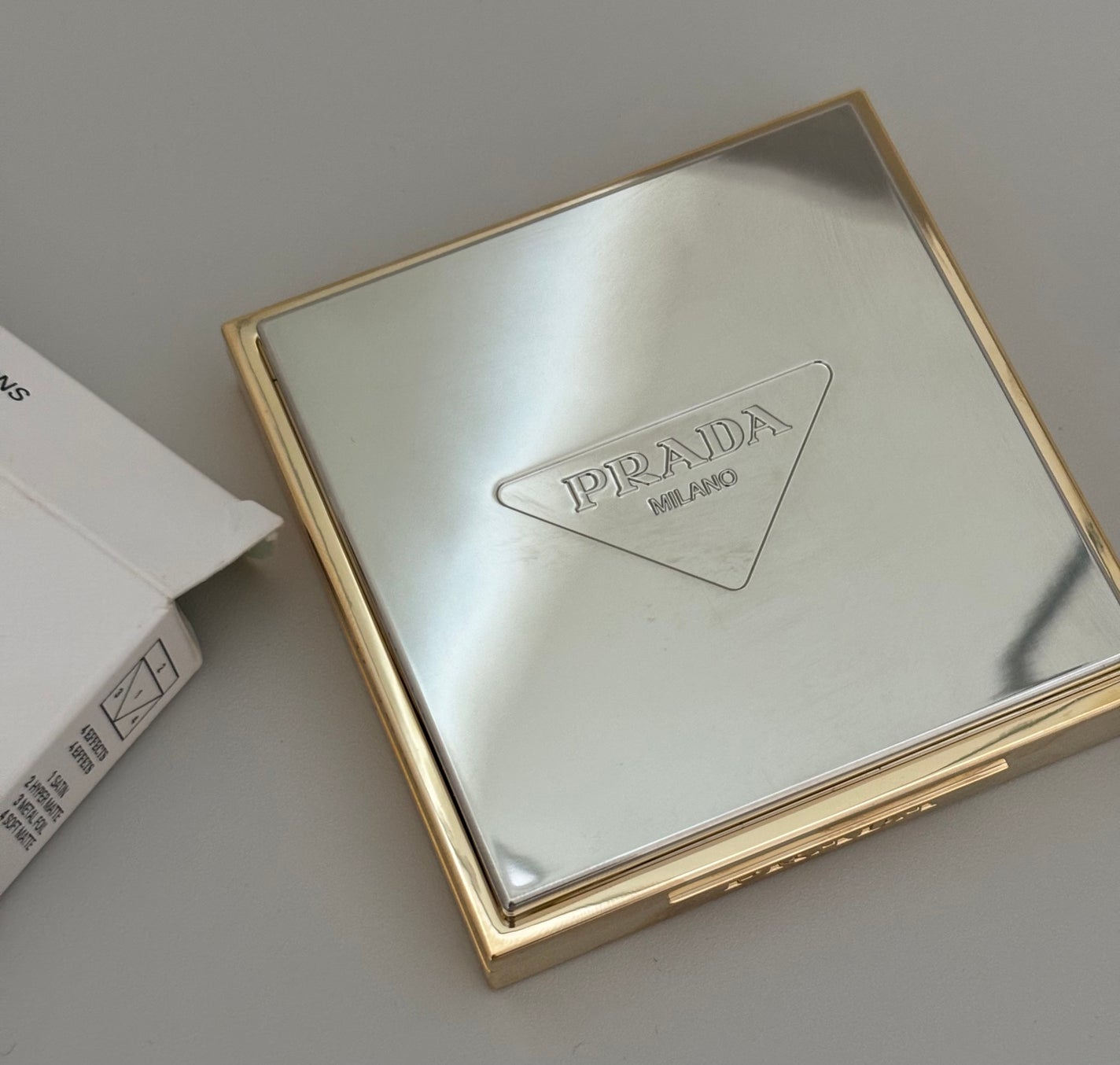 ダイメンションズ マルチエフェクト アイシャドウ/PRADA BEAUTY/アイシャドウパレットを使ったクチコミ(2枚目)