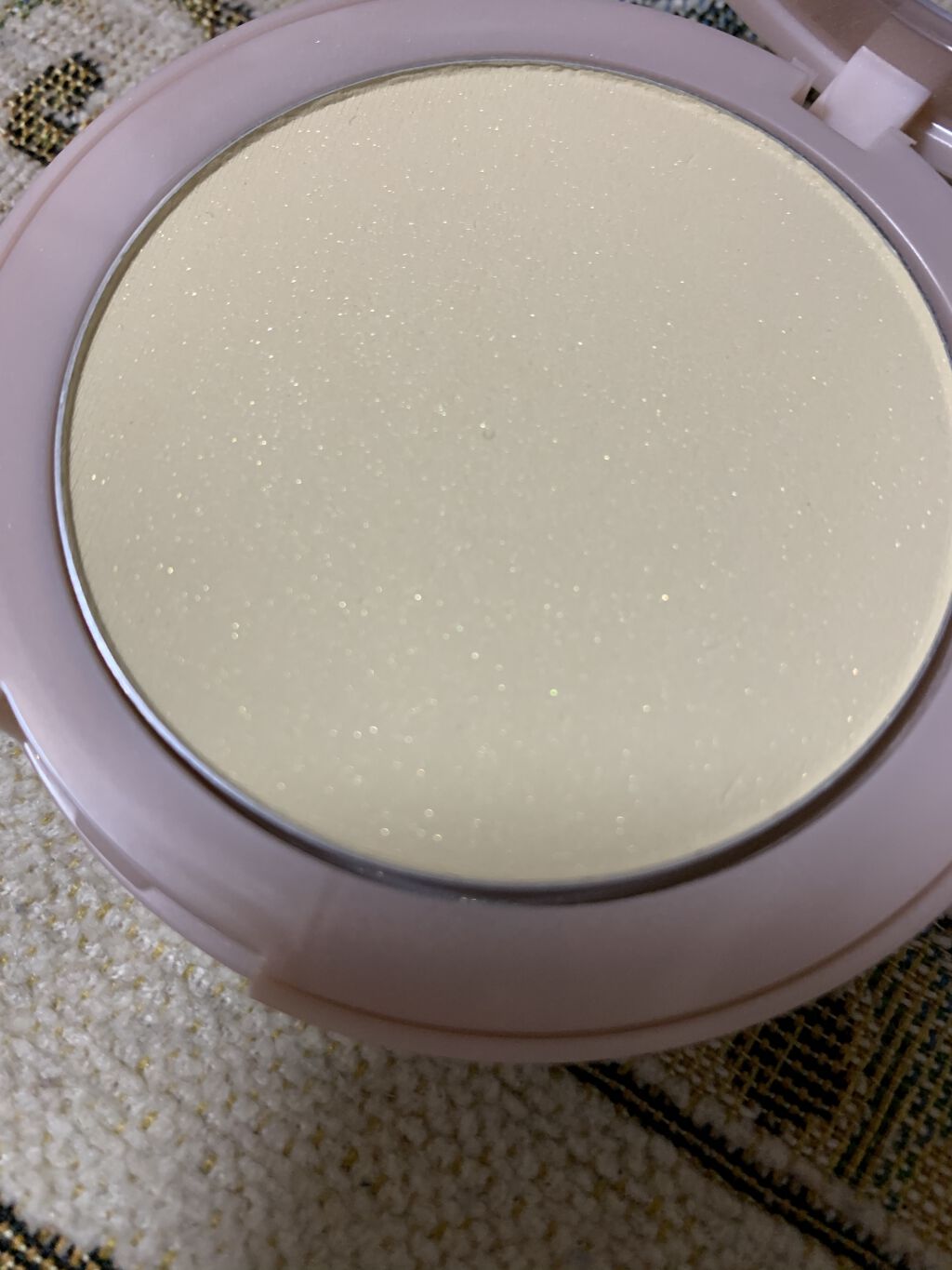 スキンライト プレスト パウダー/REVLON/プレストパウダーを使ったクチコミ（3枚目）