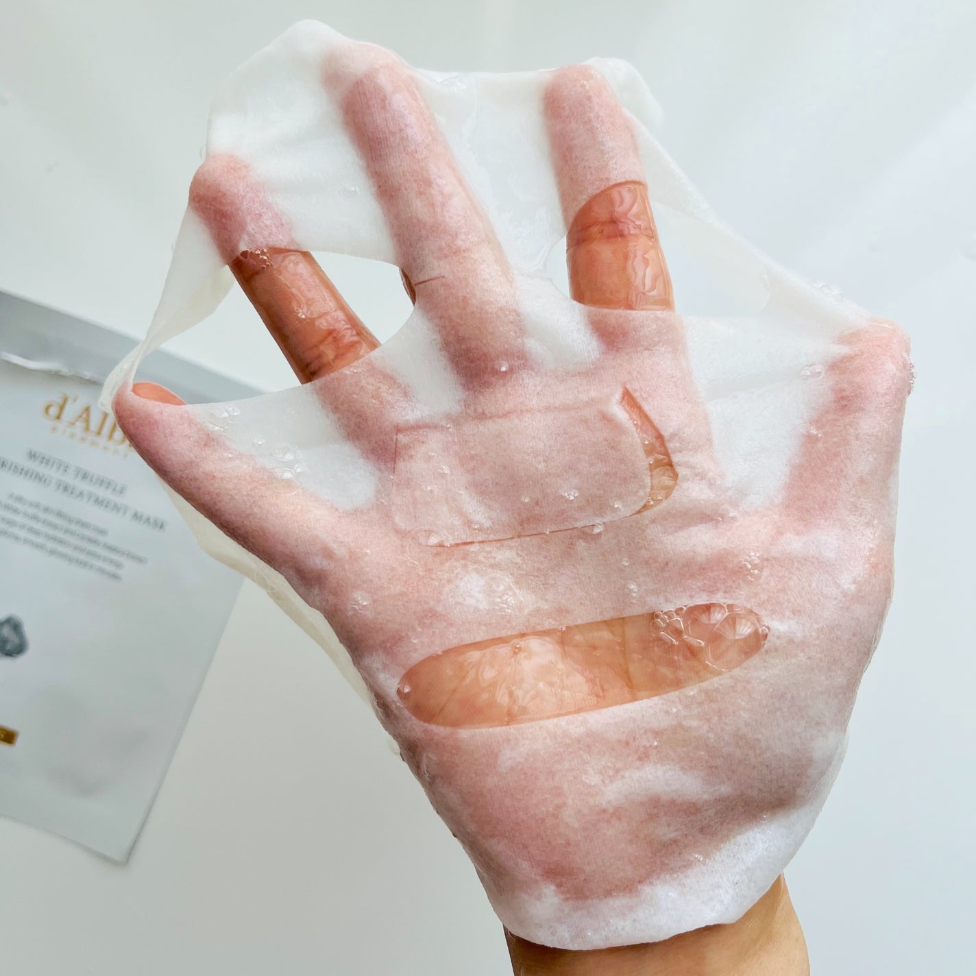 ホワイトトリュフナリシングトリートメントマスク/ダルバ/シートマスク・パックを使ったクチコミ(4枚目)