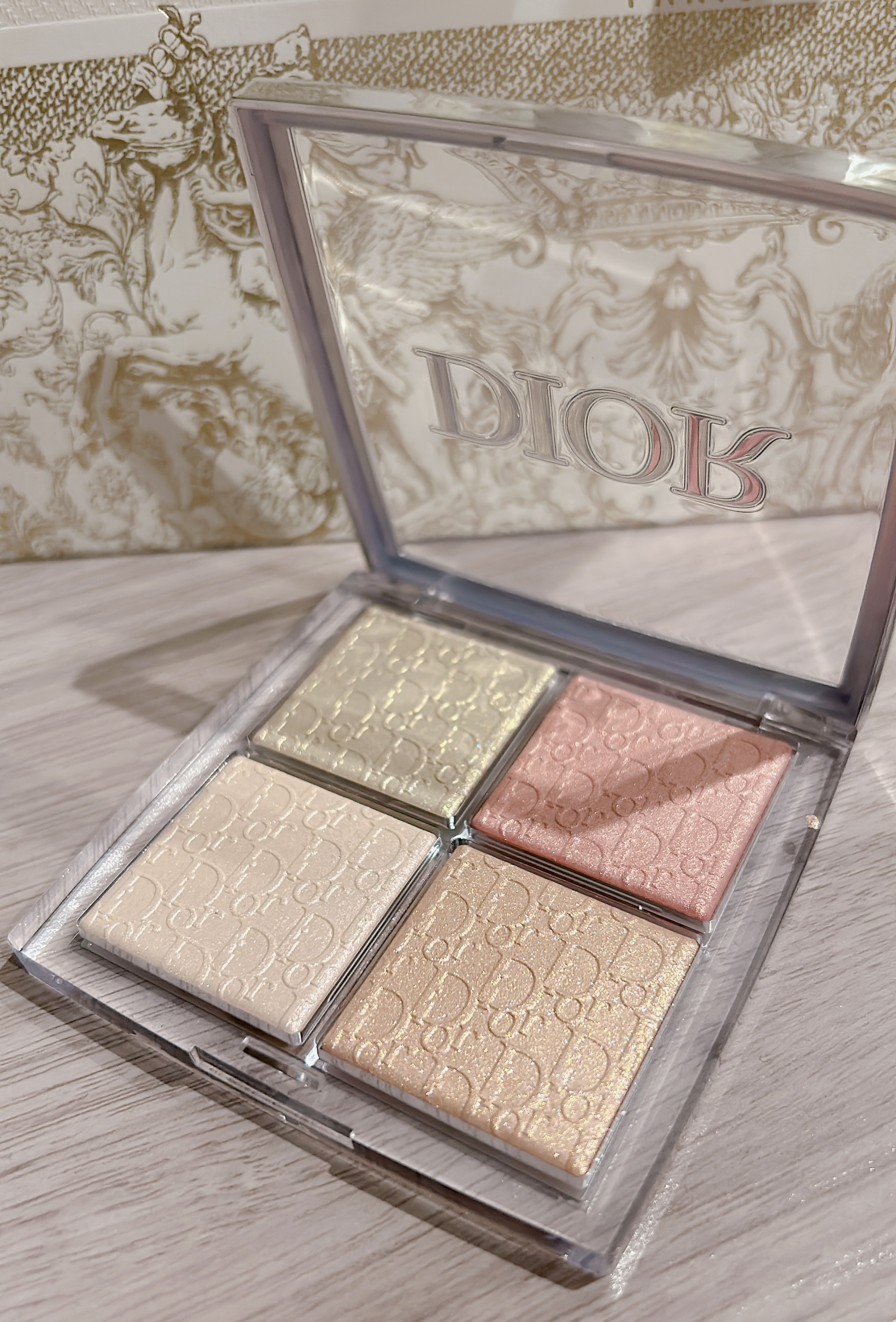 ディオール バックステージ フェイス グロウ パレット/Dior/ハイライトを使ったクチコミ（2枚目）