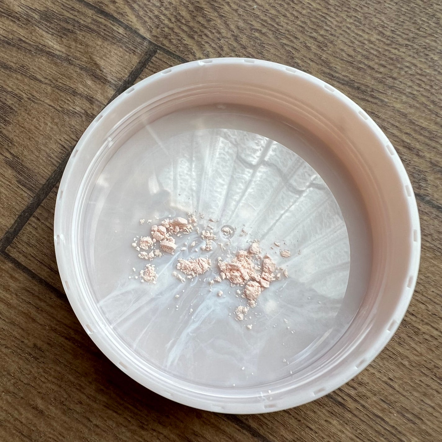 毛穴パテ職人 毛穴崩れブロックパウダー/毛穴パテ職人/ルースパウダーを使ったクチコミ(3枚目)