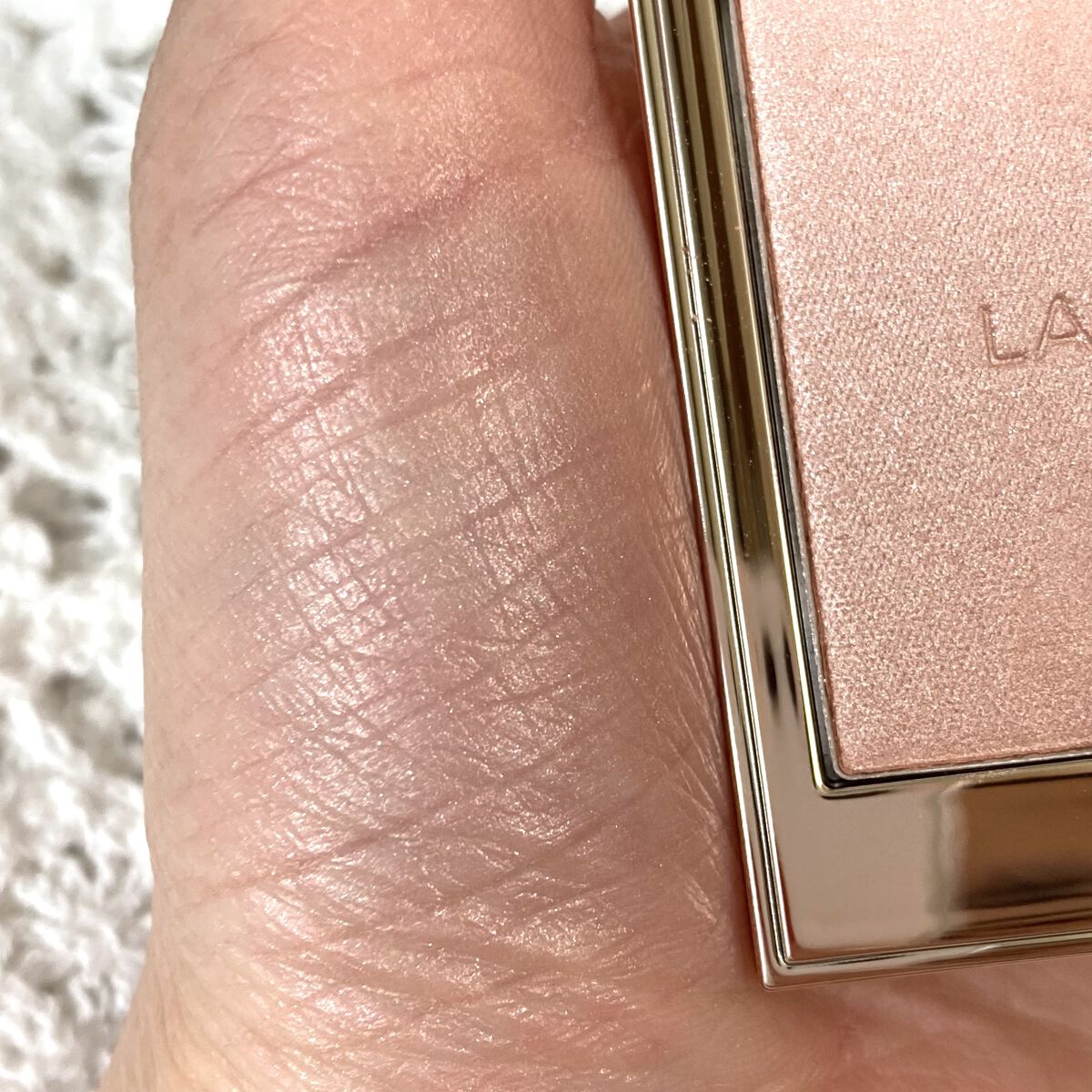 ローズグロウ イルミネーター /ローラ メルシエ/プレストパウダーを使ったクチコミ（3枚目）