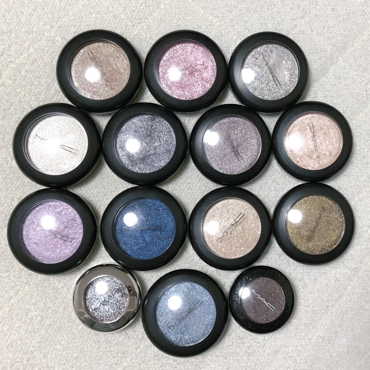 シャイニー プリティ シャドウ ジョイ トゥ/M・A・C/単色アイシャドウを使ったクチコミ（2枚目）