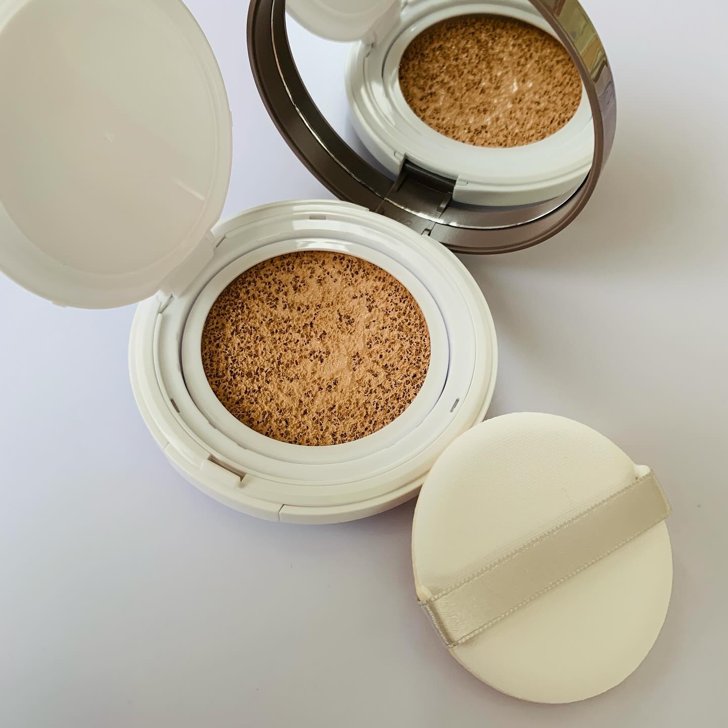 グロウ＆カバークッションファンデーション/パーフェクトワン/クッションファンデーションを使ったクチコミ（2枚目）