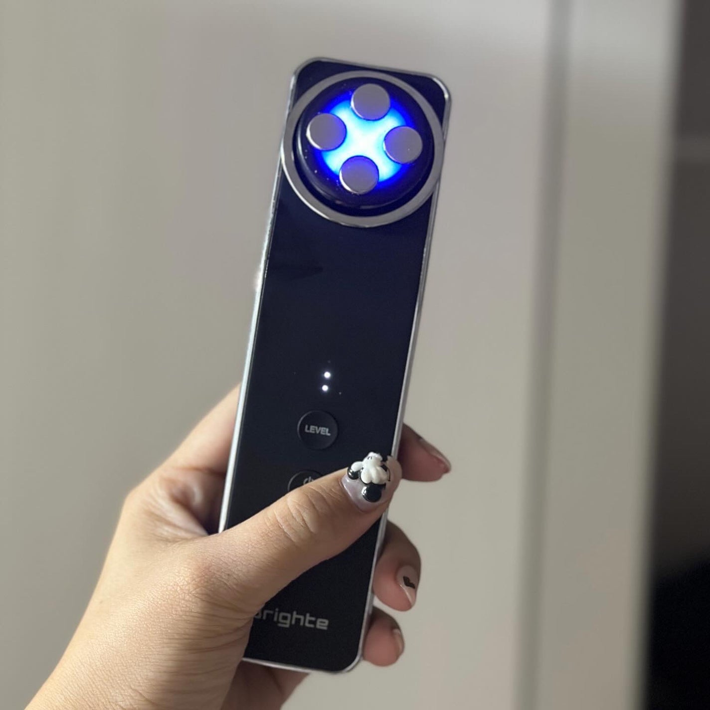 Brighteの美顔器・マッサージ エレキリフト&エレキブラシを使っ Brighteの美顔器・マッサージ エレキリフト&エレキブラシを使っ