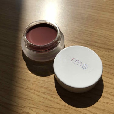 rms beauty lip2cheek illusive (イリューシブ)

・軽いつけ心地
・乾燥はしないけど、すごく潤う！っていう感じでもない
・イリューシブは色白、色黒、肌色を選ばずに誰にでも馴