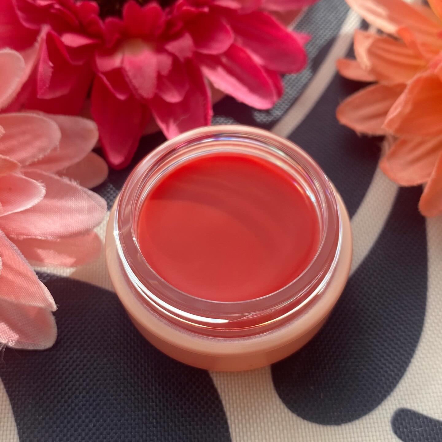 GLOWY TINT BALM 02 PERSIMMON BALM/AOU/リップグロスを使ったクチコミ（3枚目）