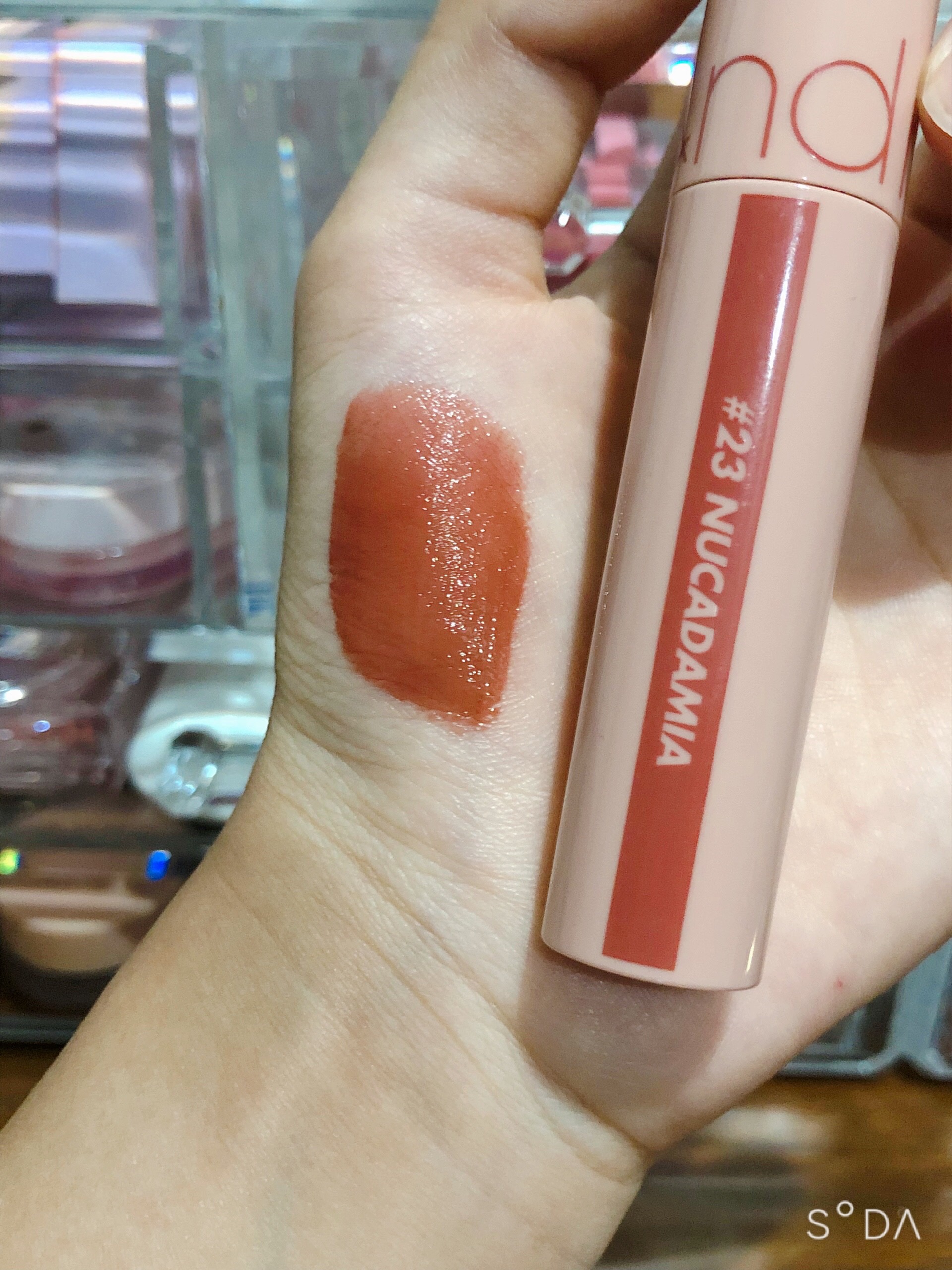 ジューシーラスティングティント/rom&nd/リップティントを使ったクチコミ（2枚目）