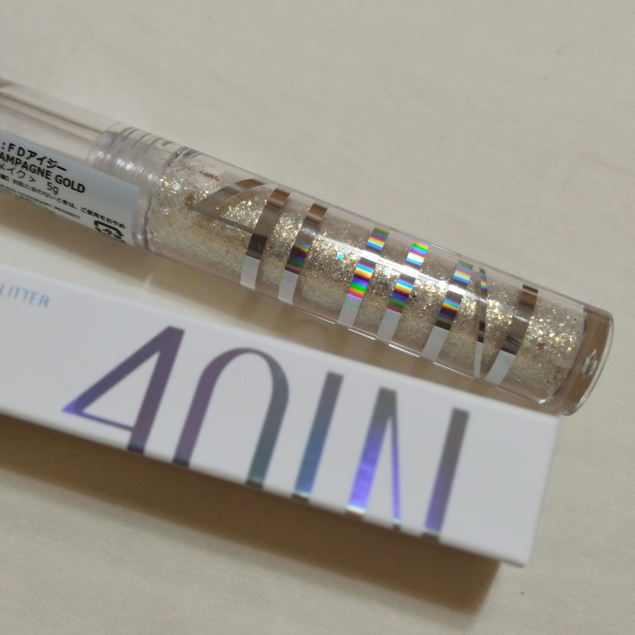 DAZE EYE GLITTER/4OIN /リキッドアイシャドウを使ったクチコミ（2枚目）