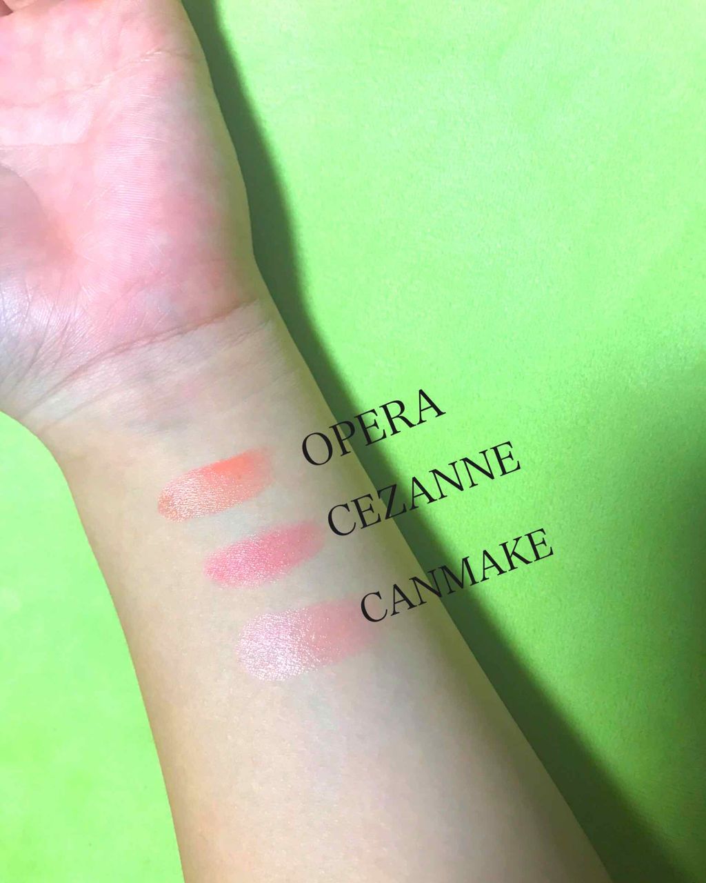 ラスティンググロスリップ/CEZANNE/口紅を使ったクチコミ（2枚目）