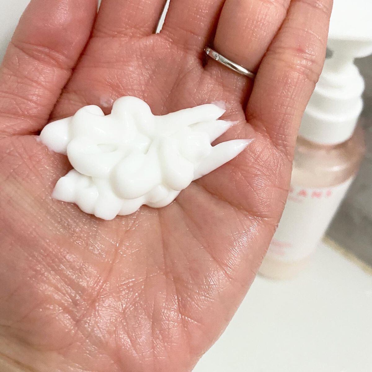 ノンシリコン アミノ酸 シャンプー/コンディショナー 衣薫(ころもかおる)/MOGANS/市販シャンプーを使ったクチコミ(3枚目)