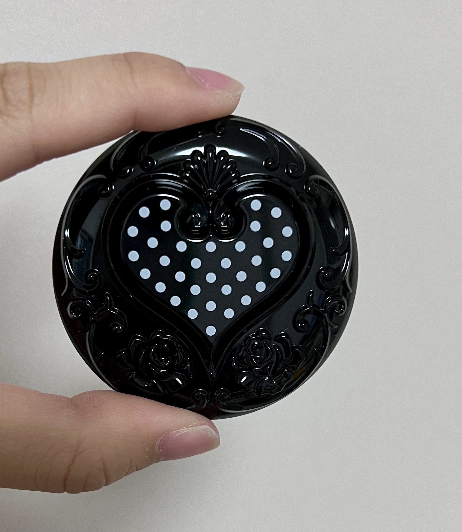 ANNA SUI スイブラッククリームブラッシュのクチコミ「安定の汚い手が入ってるんだけど
チーク買い替え時が来ました…。
悩んだ結果今回はANNA SU.....」（2枚目）