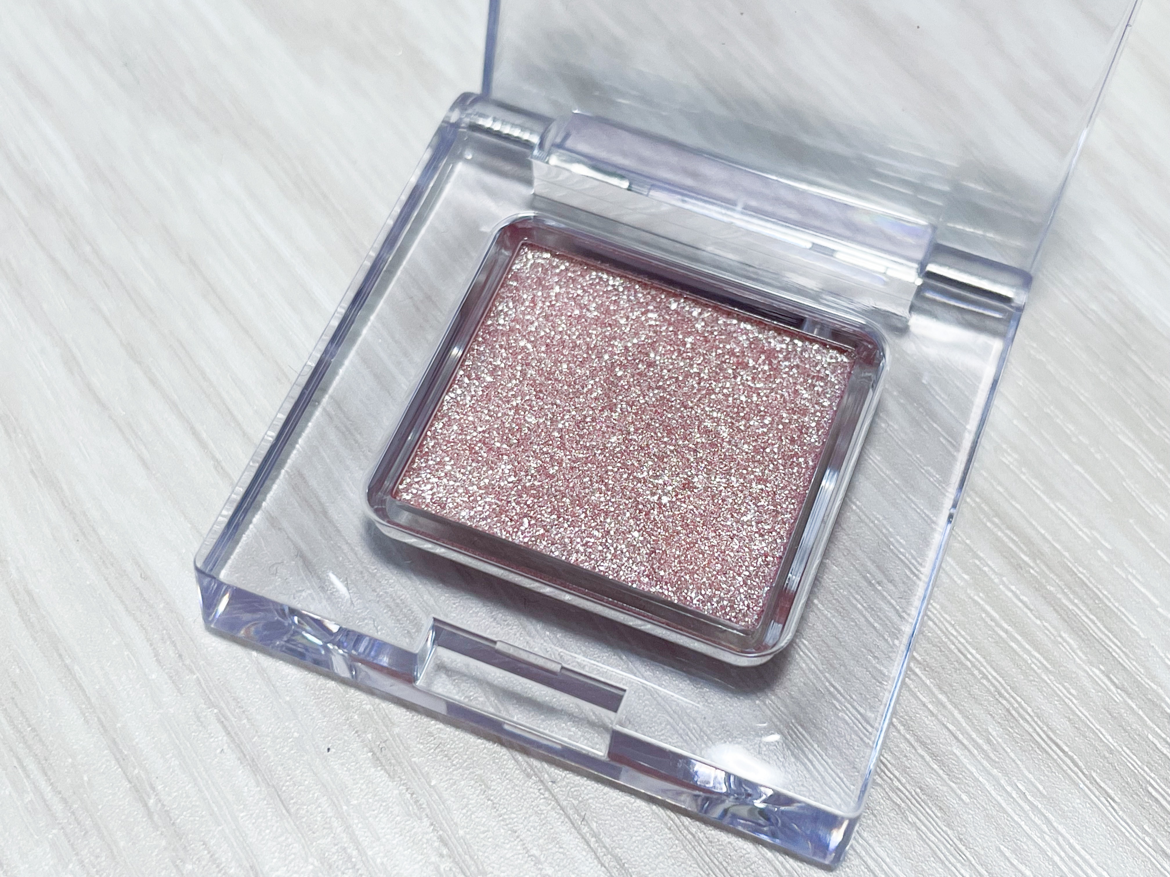 マルチカラーバリエーション スパークル/チャコット・コスメティクス/単色アイシャドウを使ったクチコミ（2枚目）