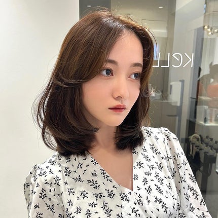 HARUNA on LIPS 「ミディアムレイヤースタイル✨✨..鎖骨ミディと、#たっぷりレイ..」(1枚目)