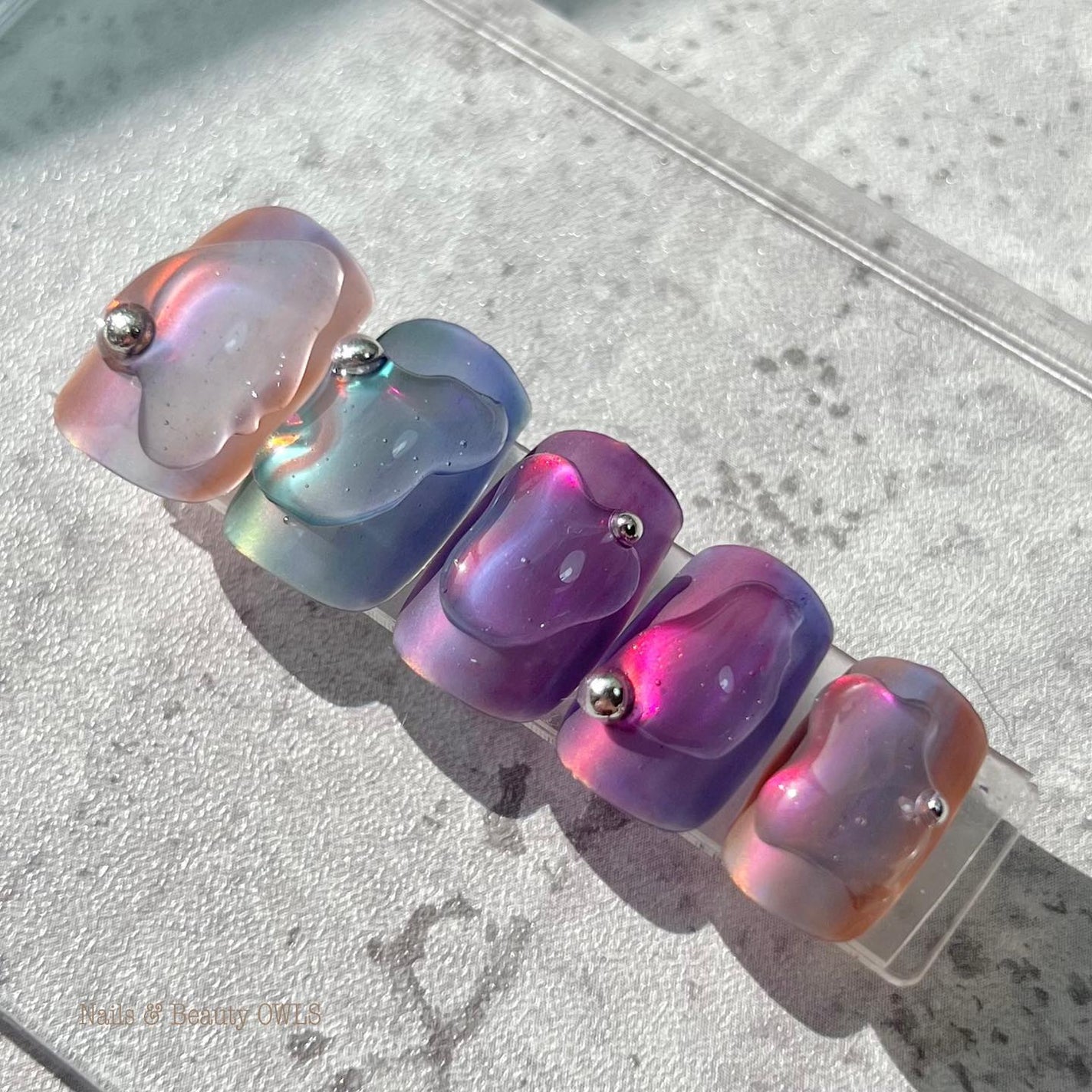 ぴよこれいと あうるす on LIPS 「光ったり光らなかったり透けたり透けなかったり。ギラギラ感をあま..」(1枚目)