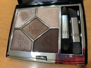 自分にご褒美を…
という事でつい買ってしまいました

Dior サンククルールクチュール 669 ソフトカシミヤ

やっぱりデパコス！発色がめちゃくちゃ良くてラメも綺麗です
好みてきには左下のカラーが1