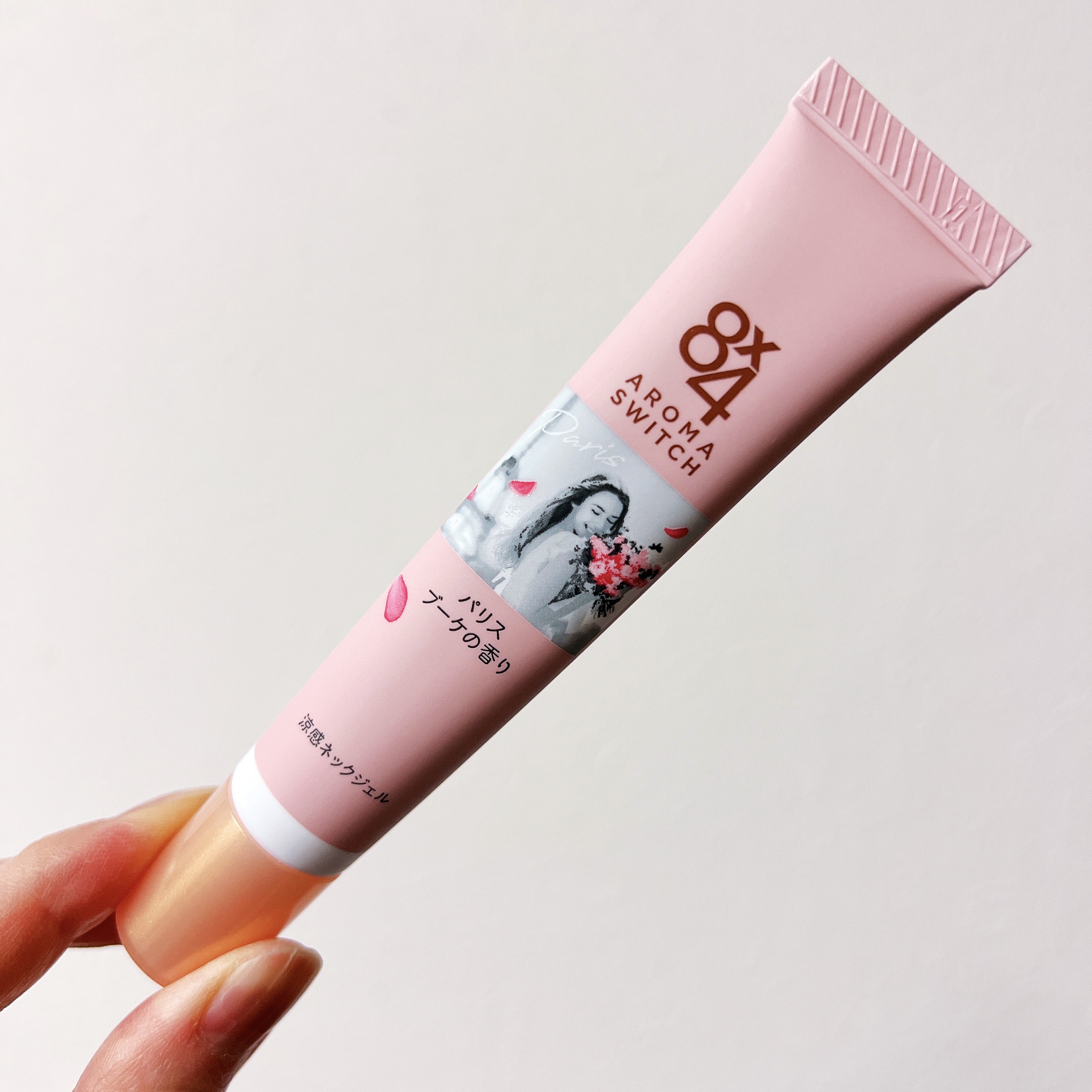 8x4 アロマスイッチ 涼感ネックジェル パリスブーケの香り/８ｘ４/デオドラント・制汗剤を使ったクチコミ（1枚目）