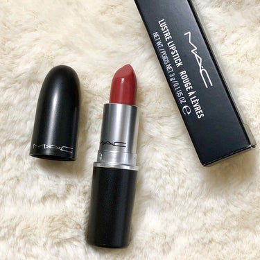 MAC リップスティック

ずっとMACのリップスティック💄が欲しいなと思っていて、何色にしようか迷っていたのですが、最初は使いやすい色がいいなと思い、
日本で一番売れているというシーシアーを購入😊

