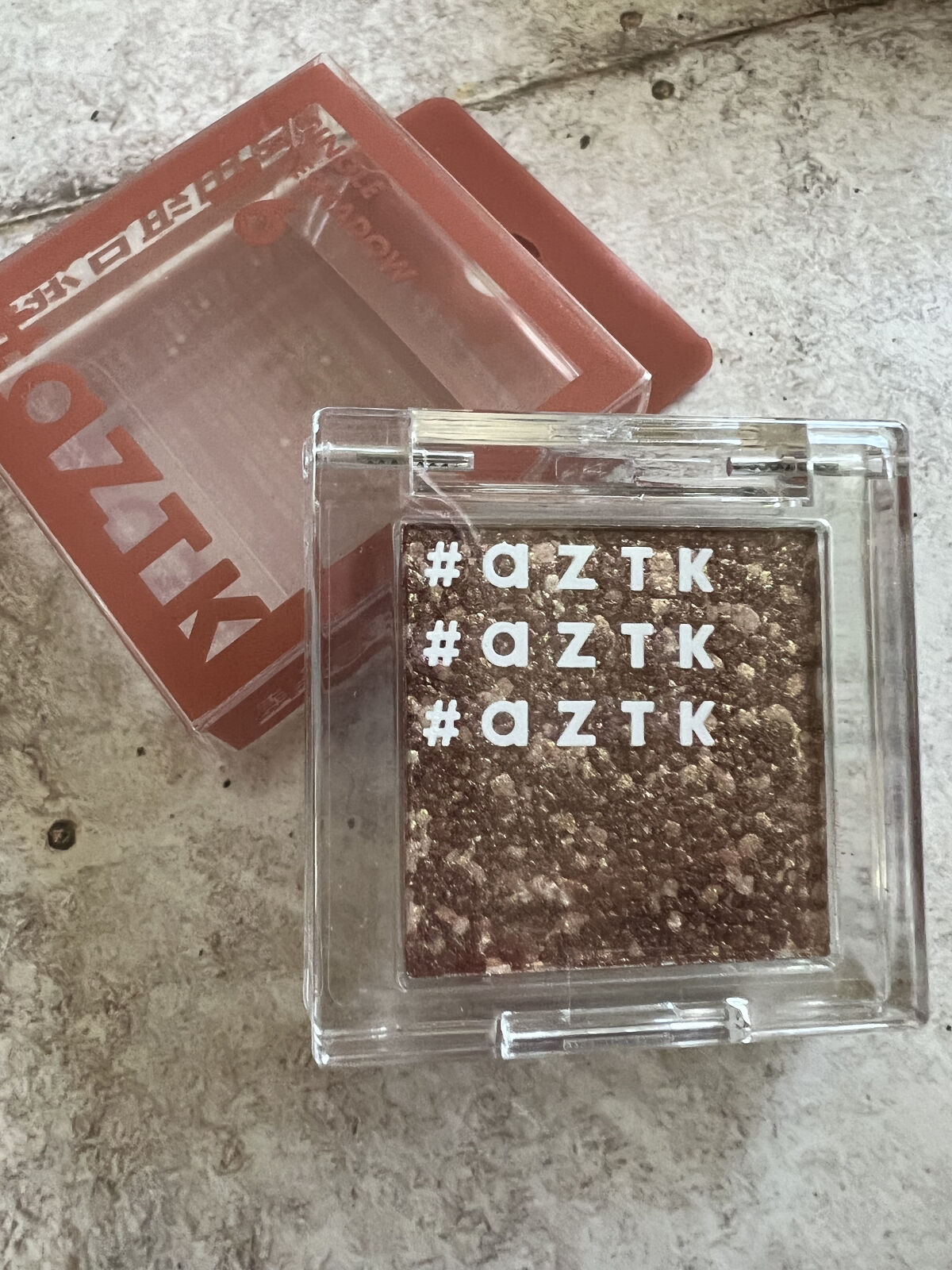 シングルアイシャドウ/aZTK/単色アイシャドウを使ったクチコミ（2枚目）