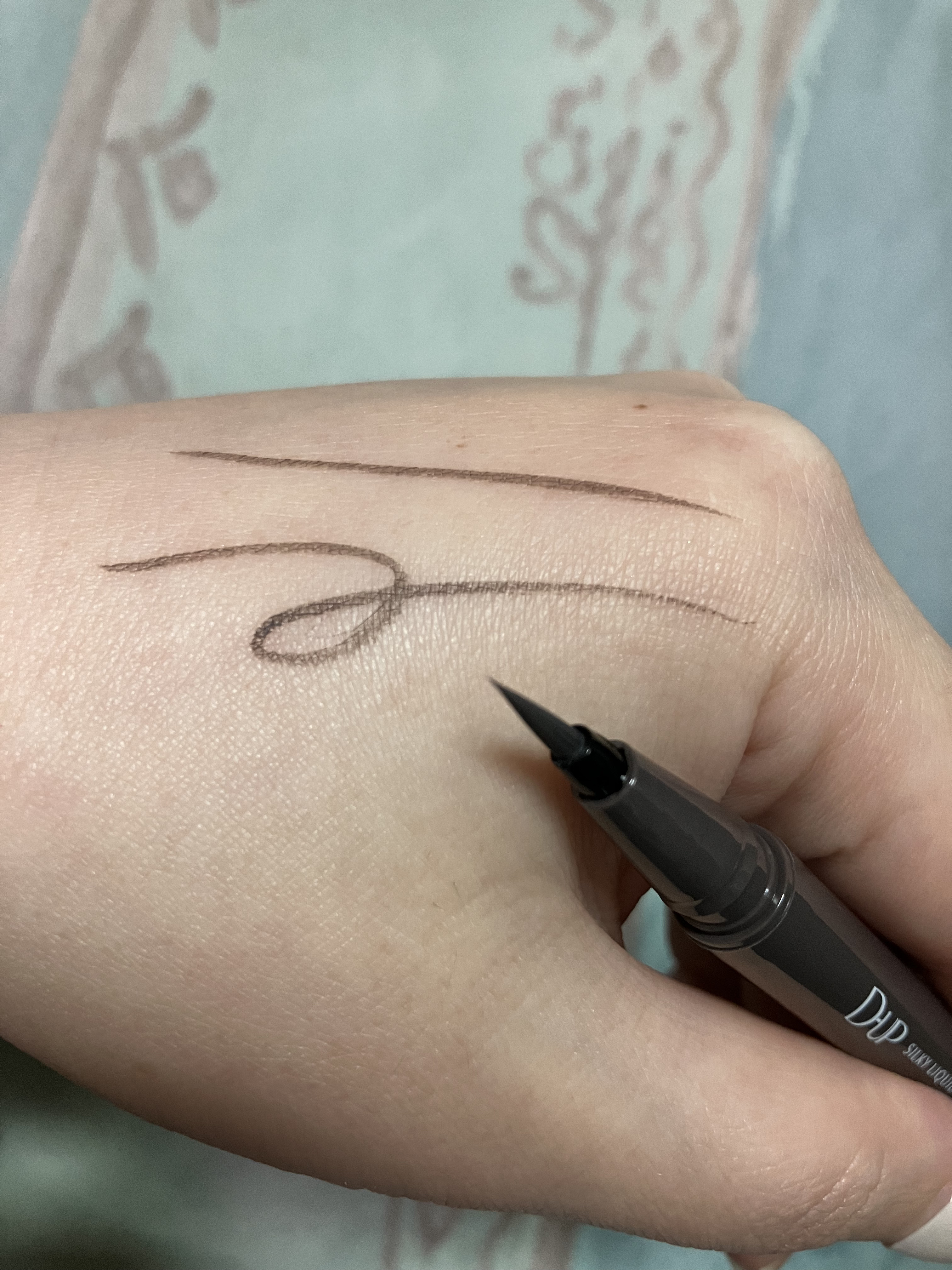シルキーリキッドアイライナーWP グレーカシミア/D-UP/リキッドアイライナーを使ったクチコミ（3枚目）
