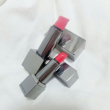 
◎BURBERRY
　→BURBERRY KISSES (¥3,700)
　　No.41 POMEGRANATE PINK
　　No.109 MILITARY RED

---------------