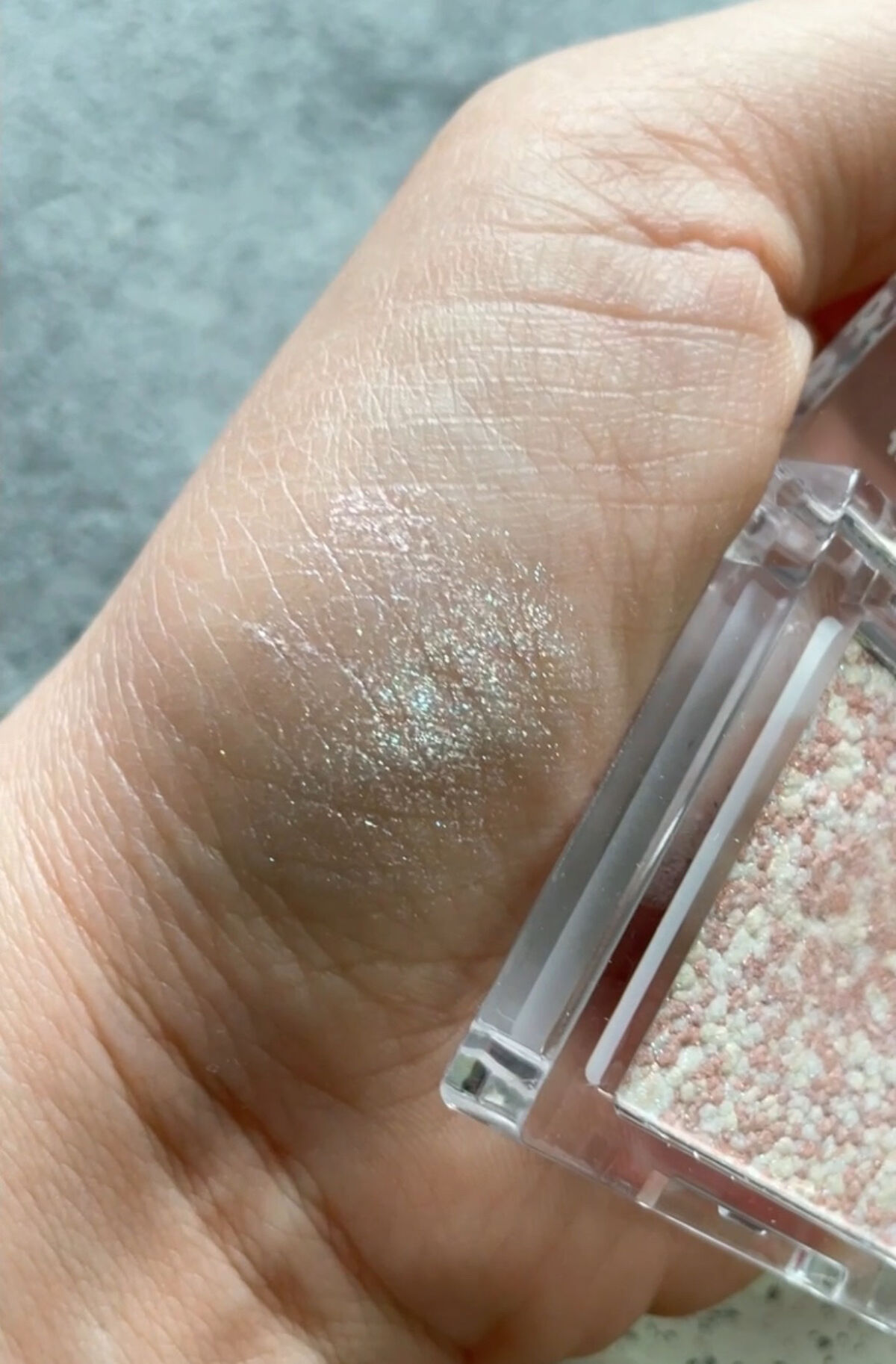 シングルアイシャドウ/aZTK/単色アイシャドウを使ったクチコミ（3枚目）