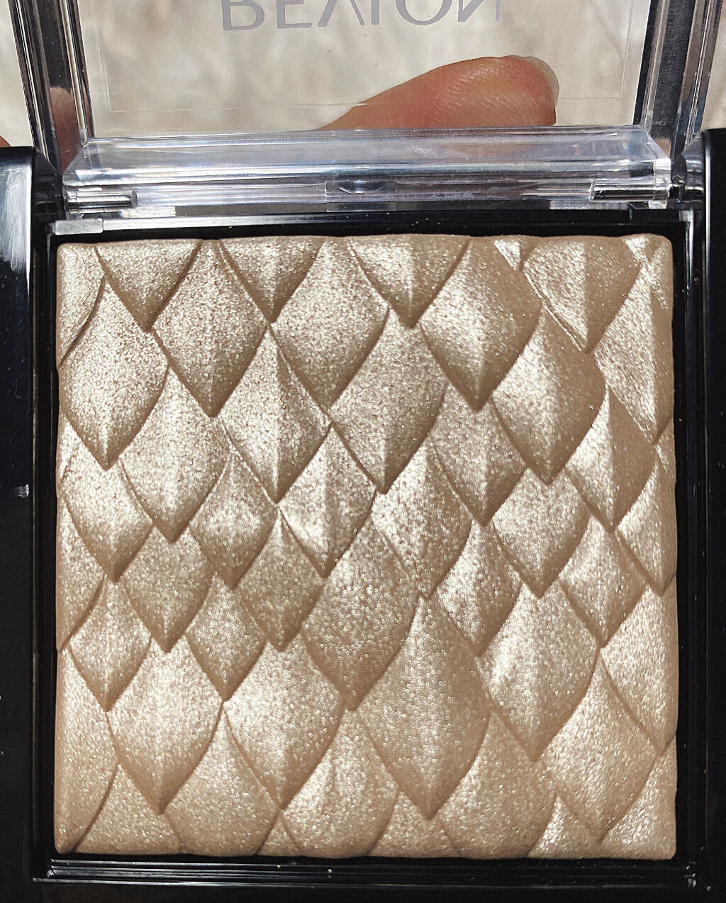 スキンライト プリズマティック ハイライター/REVLON/プレストパウダーを使ったクチコミ（3枚目）