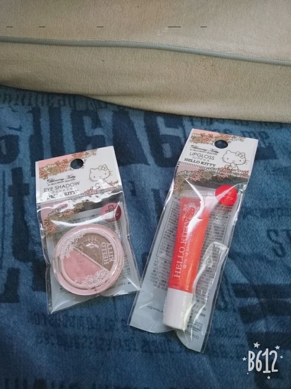 パウダーアイシャドウ ブルーミングキティ/DAISO/アイシャドウパレットを使ったクチコミ(1枚目)