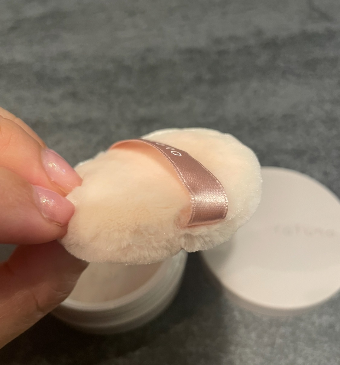 ホワイトニングシアルースパウダー/rafuna/ルースパウダーを使ったクチコミ（2枚目）