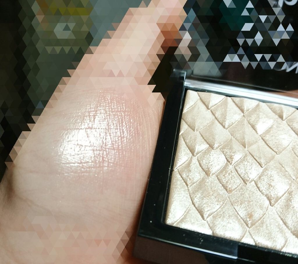 スキンライト プリズマティック ハイライター/REVLON/プレストパウダーを使ったクチコミ(4枚目)