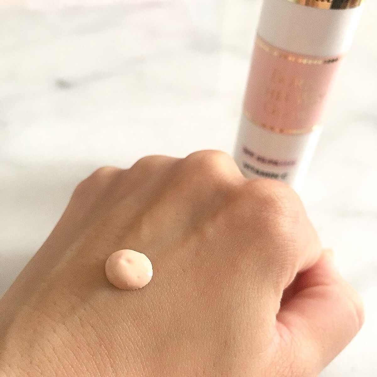 ボーン ディス ウェイ グロウ モイスチュアライジング メイクアップ プライマー/Too Faced/化粧下地を使ったクチコミ（2枚目）