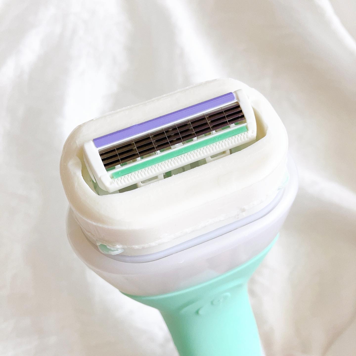 イントゥイション 敏感肌用 ホルダー （刃付き）＋替刃１コ/イントゥイション/シェーバーを使ったクチコミ（3枚目）