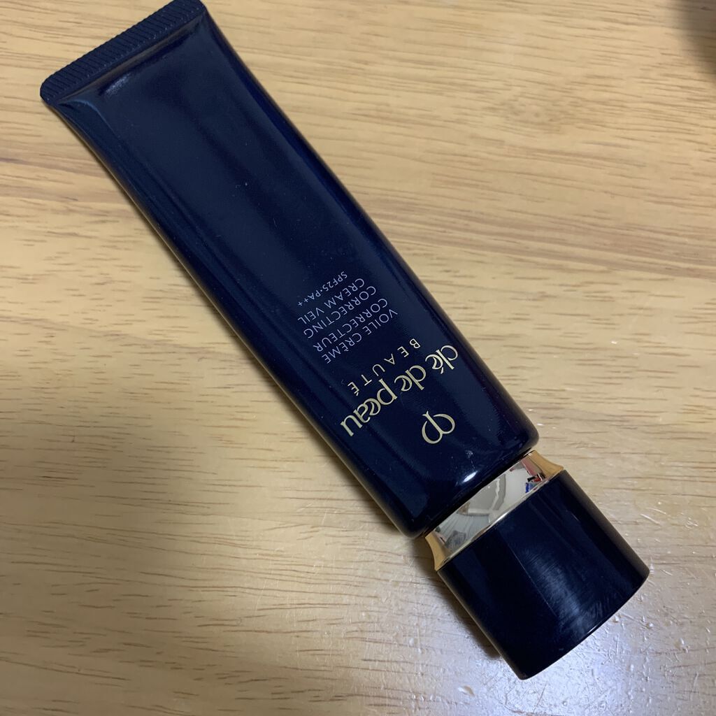  クレ・ド・ポー ボーテ　　　　　　　　　　　ヴォワールコレクチュールｎ

下地なのに肌がすごく綺麗に見えます！

仕事の時は、この下地にデコルテのパウダーをのせるだけです！
お出かけの時は、パウダーの前にコンシーラーを忍ばせています。

