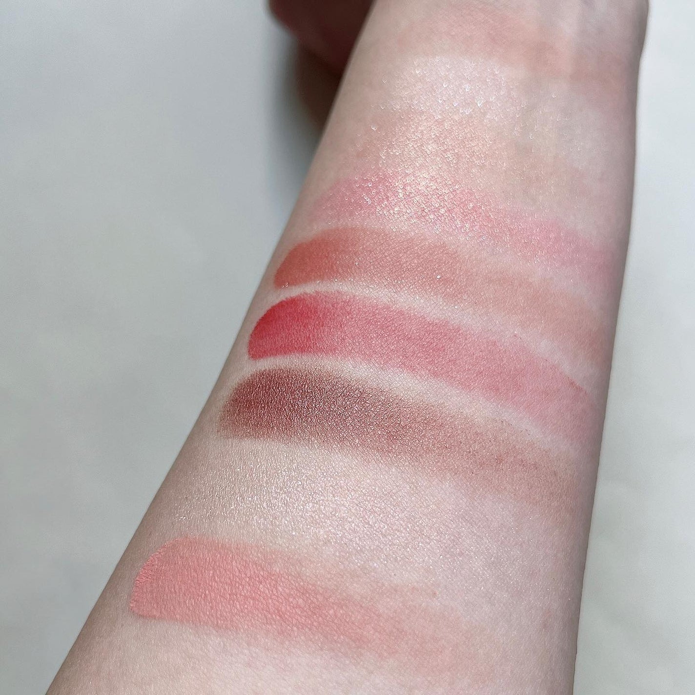 小針桃奈 on LIPS 「.別の世界線に迷い込んだかと思った📢ブライトサマー/ブライト..」(5枚目)