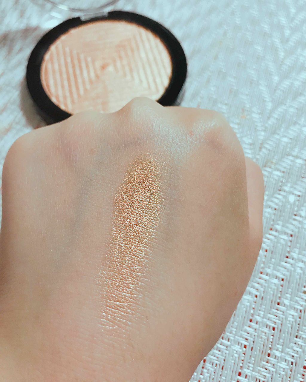 MAYBELLINE NEW YORK マスタークロームハイライターのクチコミ「メイベリン マスタークロームハイライター


こちら、限定で出ていますが、かなりのクオリティな.....」（3枚目）