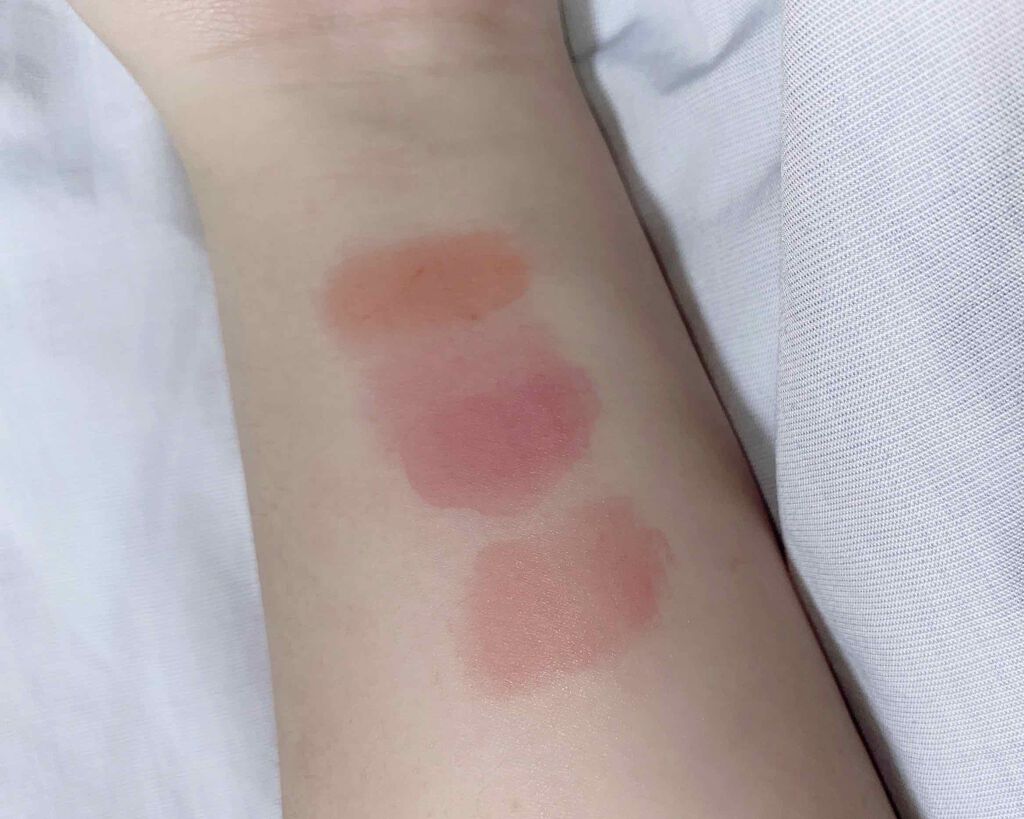 ジューシーラスティングティント/rom&nd/リップティントを使ったクチコミ（3枚目）