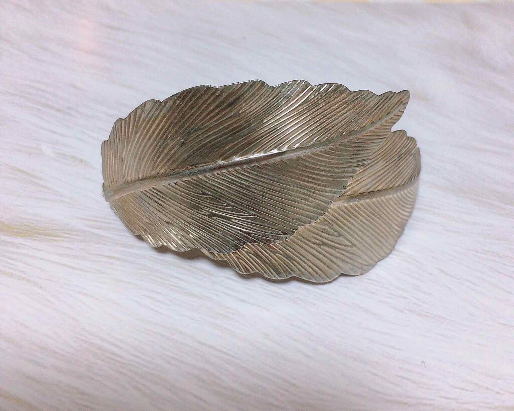 真夜中にこんばんは(*Ü*)ﻌﻌﻌ♥

最近もっとヘアアレンジが上手くなりたいと思い立ち、今まで集めただけで使っていなかったヘアアクセサリーを使うようにしています٭❀*

探せば色々でてくるものですね！

まずコレ！

リーフモチーフのバレ