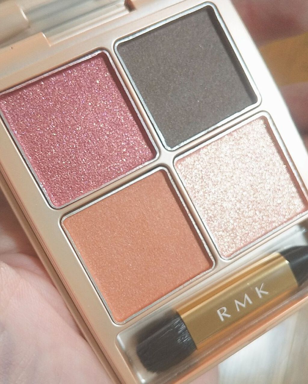  ローズウッドデイドリーム 4アイズ  02 ラスティックローズ/RMK/アイシャドウパレットを使ったクチコミ（3枚目）