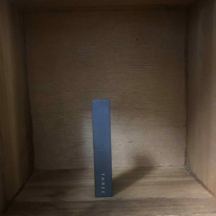 THREE ラディアントワンドインヴィジブルのクチコミ「とってもナチュラルなコンシーラーです。
肌が綺麗で隠すところといえばクマだけかなっていう人に.....」(1枚目)