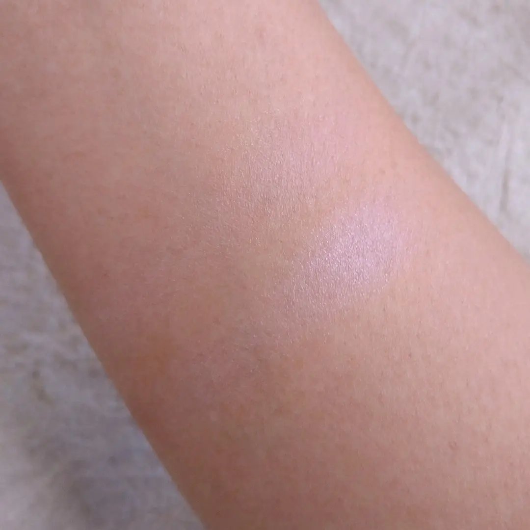 アイニュアンサー EN01 ペールマロウ/excel/アイシャドウパレットを使ったクチコミ（2枚目）