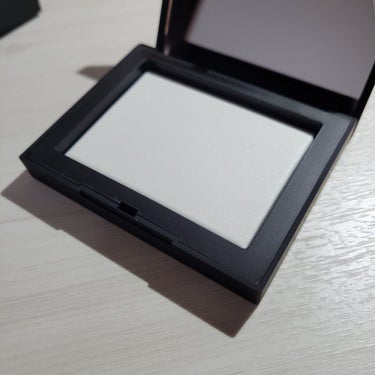 ライトリフレクティングセッティングパウダー　プレスト　N/NARS/プレストパウダーを使ったクチコミ（2枚目）