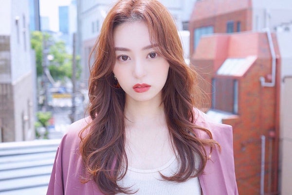 S字バングの女性