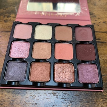 Paris EDIT Eye Shadow Palette/VISEART/アイシャドウパレットを使ったクチコミ（2枚目）