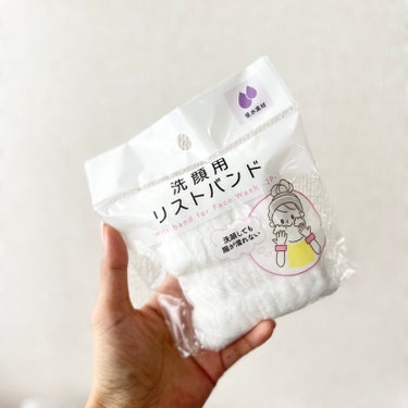 洗顔している時のストレスが軽減！

洗顔用リストバンド！
画期的なアイテムが100円…すごいわ

洗顔していると腕に流れてくる水をリストバンドが吸収してくれる優れもの！

使った後は干しておくだけだけど