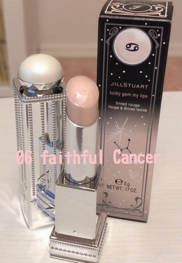 JILL STUARTラッキージェム マイリップス06faithful Cancer💄

今月はパールモチーフの蟹座♋️
まず見た目のデザインと色からしてダントツで好みなのですが☺️

発色も優しく色付