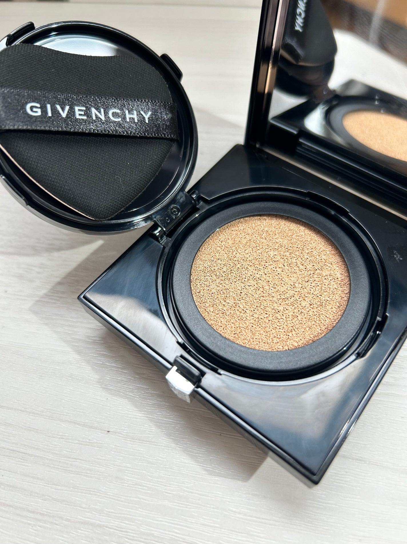 プリズム・リーブル・スキンケアリング・グロウ・クッション/GIVENCHY/クッションファンデーションを使ったクチコミ(1枚目)